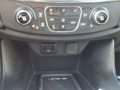 Used 2023 Chevrolet Traverse LT FWD image 21