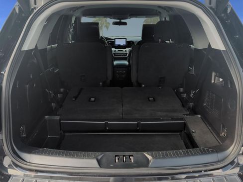 Used 2020 Ford Explorer XLT RWD image 26