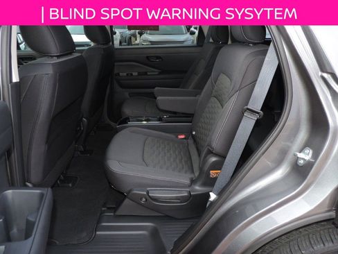 Used 2025 Nissan Pathfinder SV w/ SV Premium Package image 18