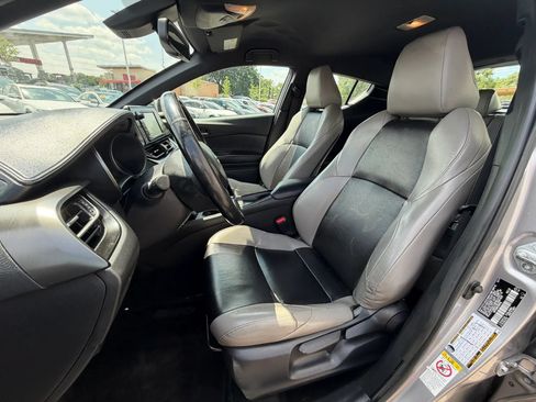Used 2018 Toyota C-HR XLE FWD image 14