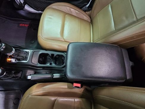 Used 2022 Jeep Wrangler Unlimited Sahara w/ Cold Weather Group AWD/4WD image 26