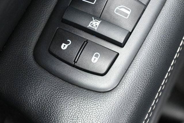 Used 2017 Jeep Grand Cherokee Limited AWD/4WD image 15