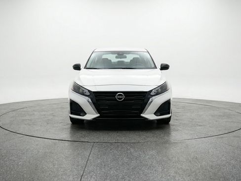 Used 2025 Nissan Altima 2.5 SV image 2