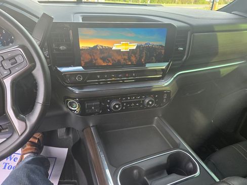 Used 2024 Chevrolet Silverado 2500 High Country w/ Technology Package image 9