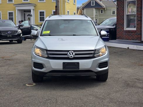 Used 2018 Volkswagen Tiguan Limited w/ Premium Package AWD/4WD image 2