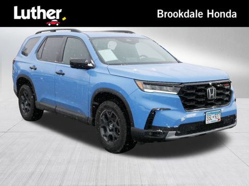 Certified 2025 Honda Pilot TrailSport image 1