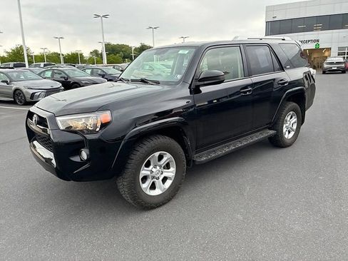 Used 2018 Toyota 4Runner SR5 AWD/4WD image 14