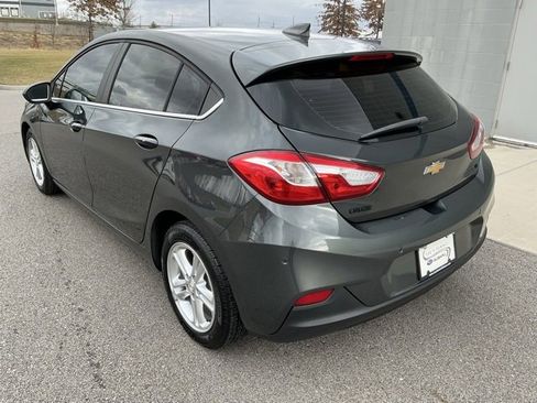 Used 2018 Chevrolet Cruze LT w/ Convenience Package image 2