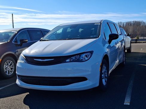 New 2026 Chrysler Voyager LX image 3