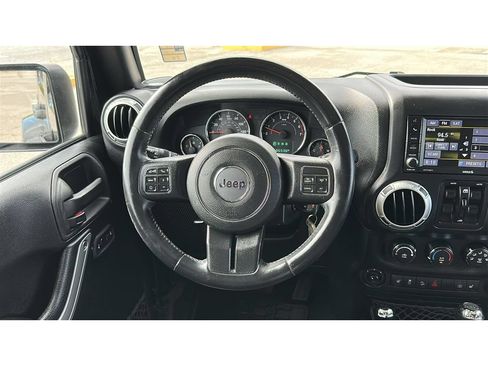 Used 2017 Jeep Wrangler Unlimited Sahara w/ Connectivity Group AWD/4WD image 22