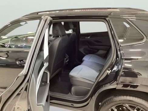 Certified 2025 Volkswagen Tiguan SE R-Line AWD/4WD image 13