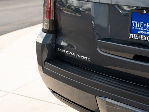 Used 2020 Cadillac Escalade Luxury AWD/4WD image 31