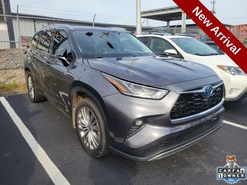 Used 2023 Toyota Highlander Platinum AWD/4WD image 1
