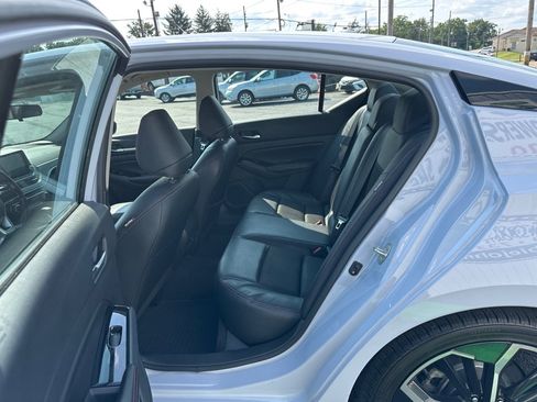 Used 2024 Nissan Altima 2.5 SR FWD image 15