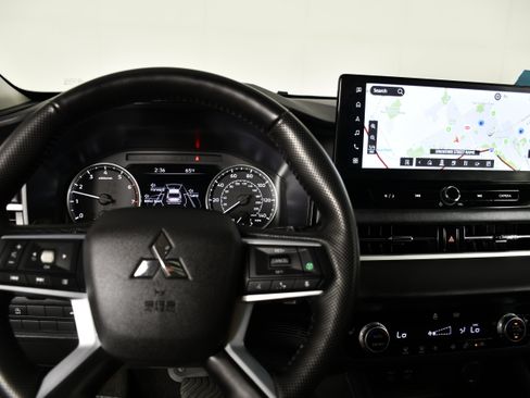 Used 2026 Mitsubishi Outlander AWD image 17