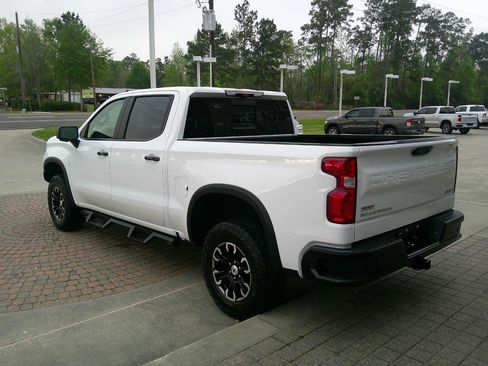 Used 2022 Chevrolet Silverado 1500 ZR2 w/ Technology Package image 2