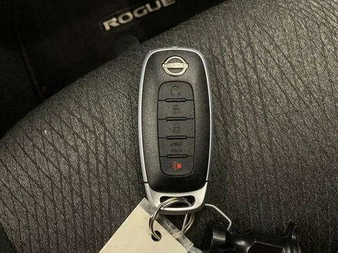 Used 2025 Nissan Rogue SV FWD image 25