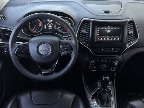 Used 2021 Jeep Cherokee Latitude Plus FWD image 11