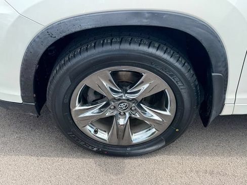 Used 2019 Toyota Highlander Limited Platinum AWD/4WD image 16