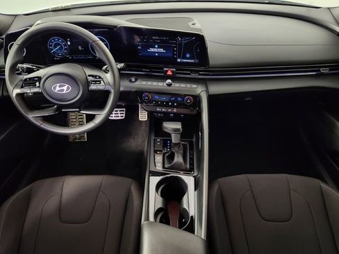 Certified 2025 Hyundai Elantra SEL FWD image 13