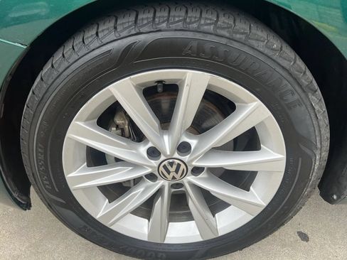 Used 2017 Volkswagen Beetle 1.8T SE FWD image 38