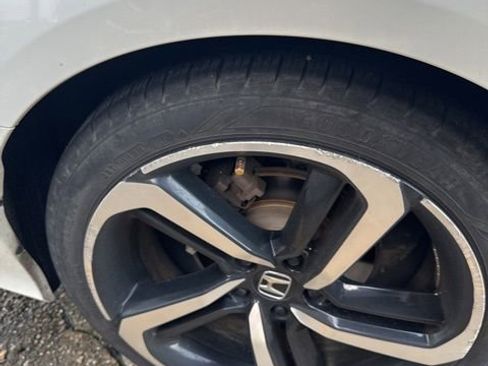 Used 2018 Honda Accord Sport image 16