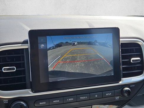 Used 2025 Hyundai Venue SEL FWD image 10