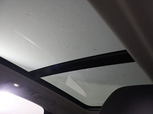 Used 2022 Volvo XC60 B6 Inscription w/ Climate Package image 22