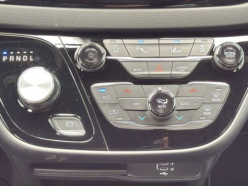 New 2026 Chrysler Voyager LX image 25