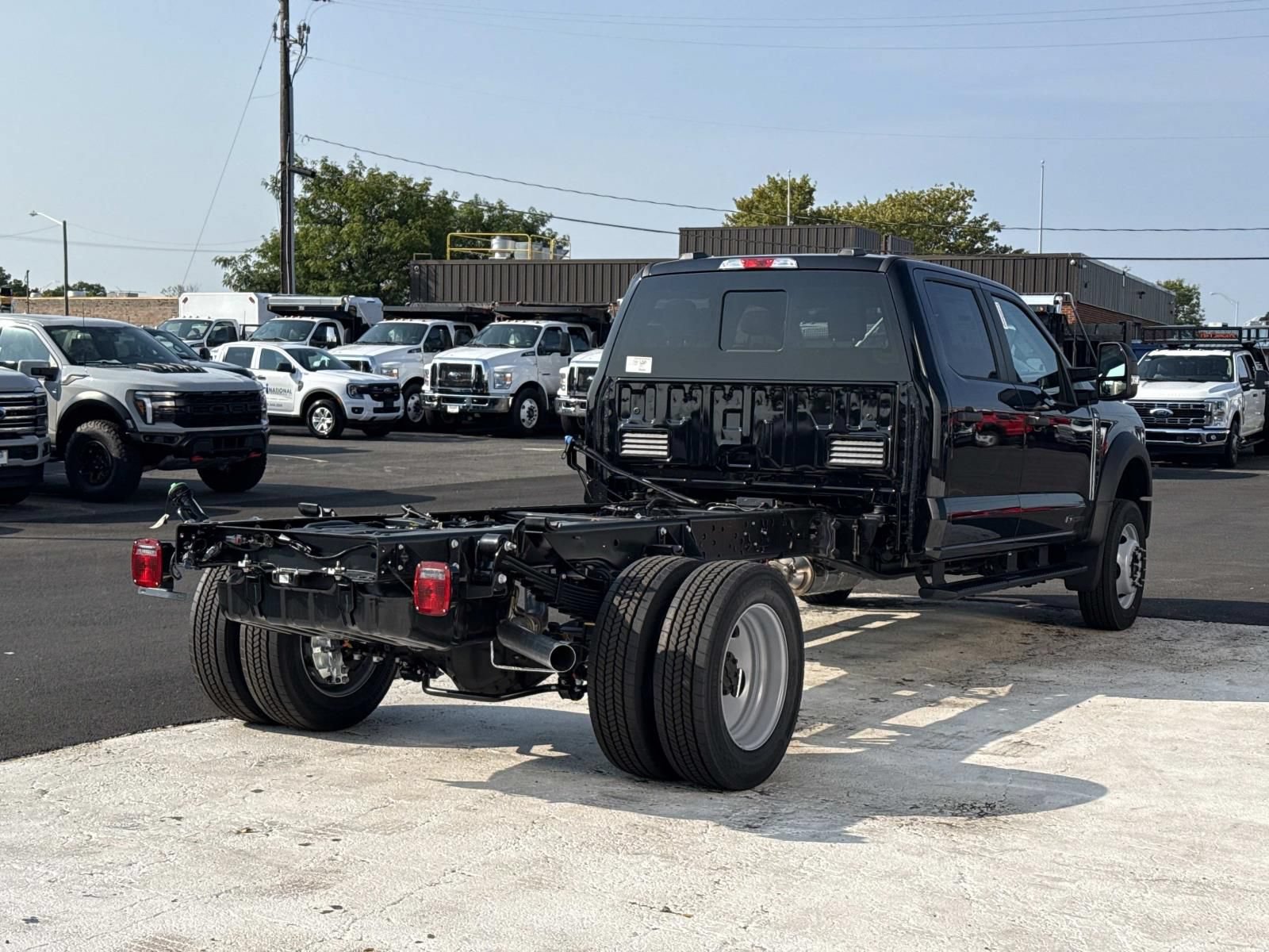 New 2026 Ford F550 4x4 Crew Cab image 3