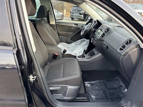 Used 2013 Volkswagen Tiguan S image 9