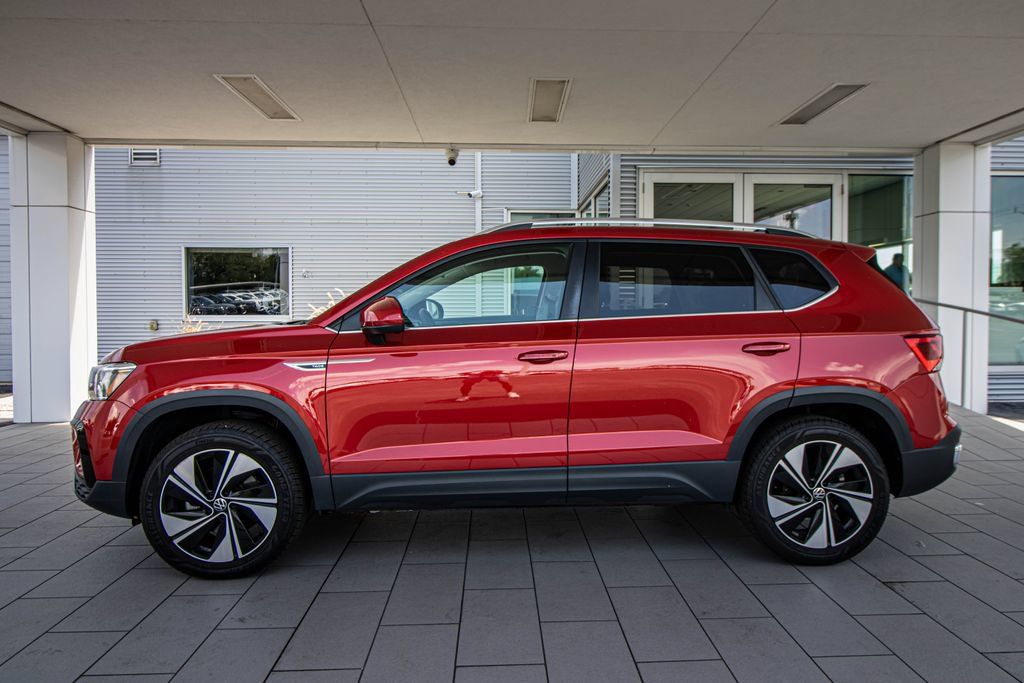 Certified 2024 Volkswagen Taos SE AWD/4WD image 11