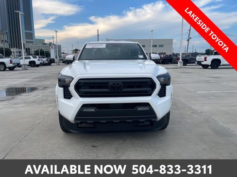 Certified 2026 Toyota Tacoma SR5 AWD/4WD image 9