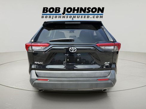 Used 2021 Toyota RAV4 XLE AWD/4WD image 18