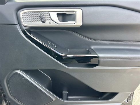 Used 2023 Ford Explorer Platinum w/ Class IV Trailer Tow Package image 28