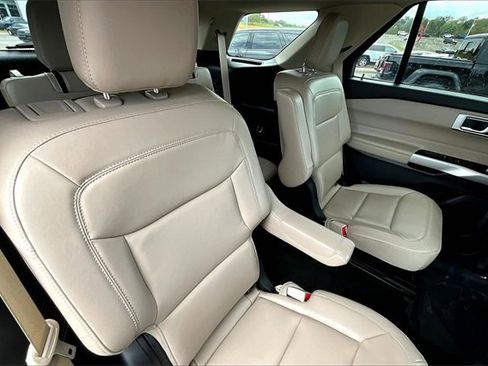 Used 2022 Ford Explorer XLT w/ Equipment Group 202A image 26