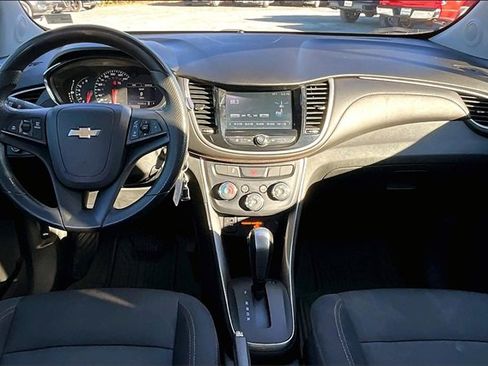 Used 2017 Chevrolet Trax LT image 18