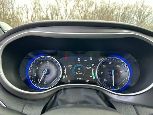 Used 2025 Chrysler Pacifica Select image 25
