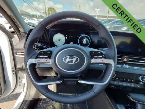 Used 2025 Hyundai Elantra SEL FWD image 19