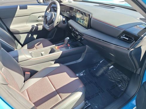 Used 2025 Nissan Kicks SR image 17