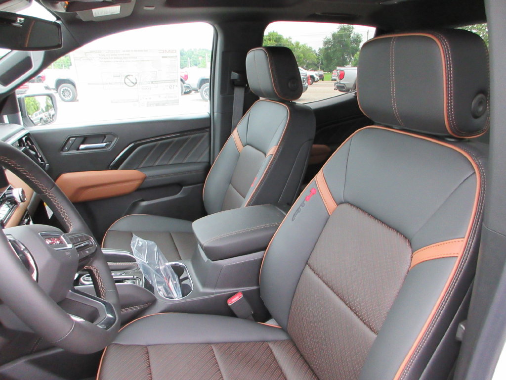 New 2026 GMC Canyon AT4 w/ Technology Plus Package AWD/4WD image 13