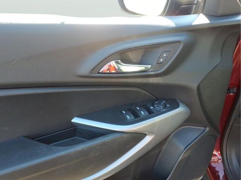 Used 2024 Chevrolet Trax LS w/ LS Convenience Package FWD image 9