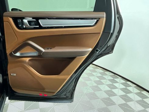 Used 2022 Porsche Cayenne Turbo image 25