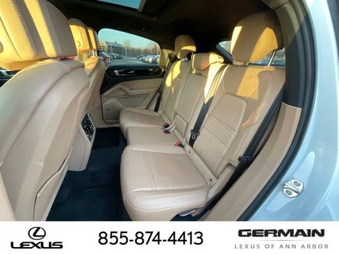 Used 2020 Porsche Cayenne Base image 13