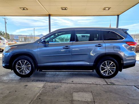 Used 2019 Toyota Highlander XLE image 2