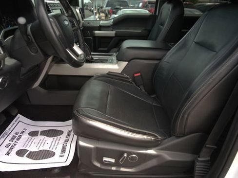 Used 2017 Ford F150 Lariat w/ Equipment Group 502A Luxury AWD/4WD image 9