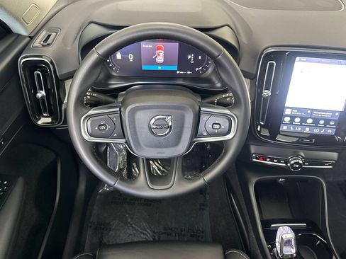 Used 2025 Volvo XC40 B5 Plus AWD/4WD image 16
