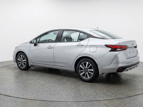 Used 2025 Nissan Versa SV image 6