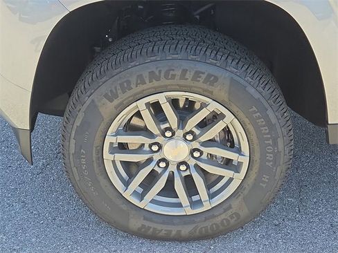 New 2025 Chevrolet Colorado LT image 9