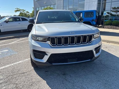 Used 2024 Jeep Grand Cherokee Laredo X w/ Luxury Tech Group I AWD/4WD image 9